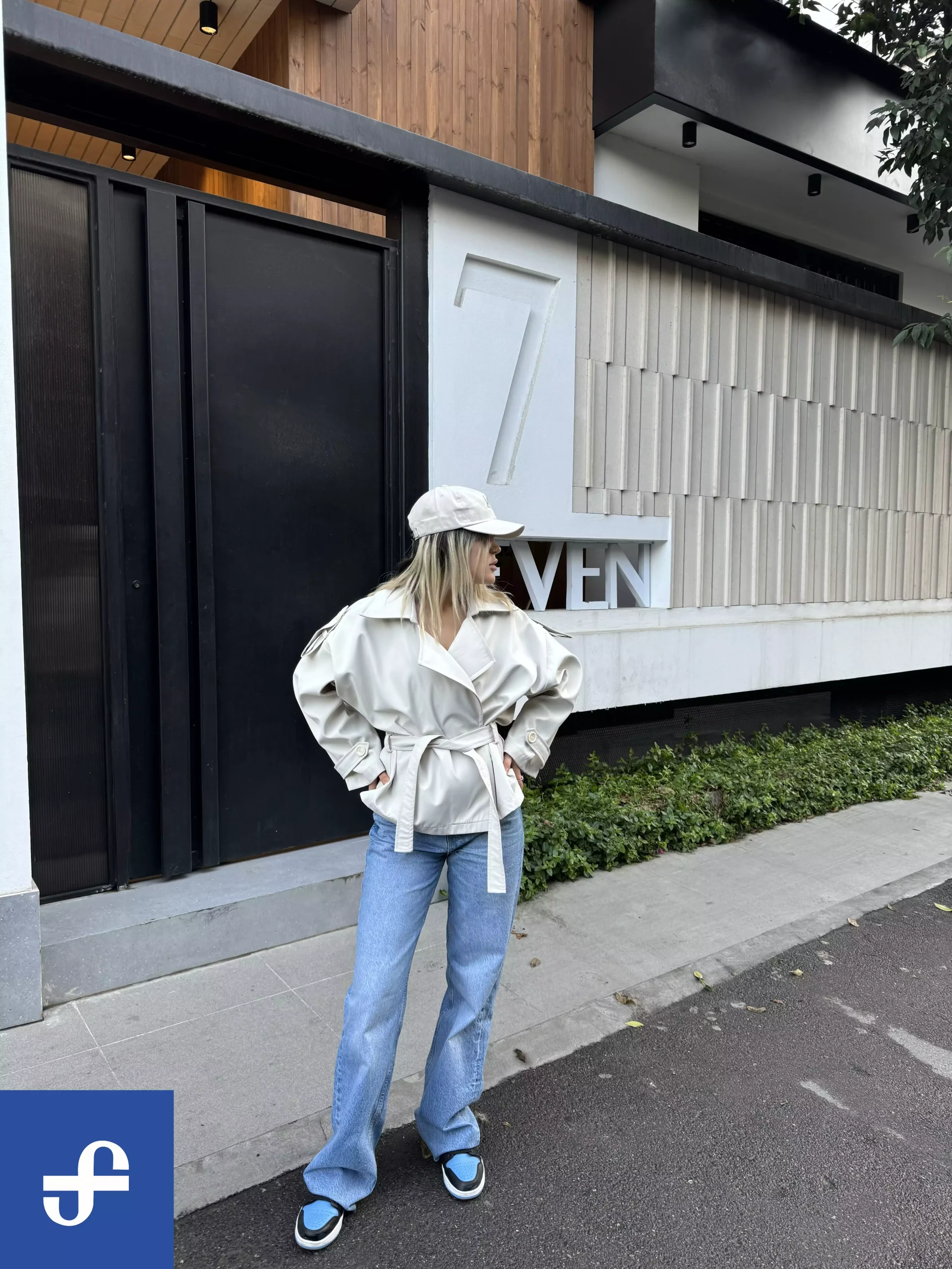 ترنچ کت لارا